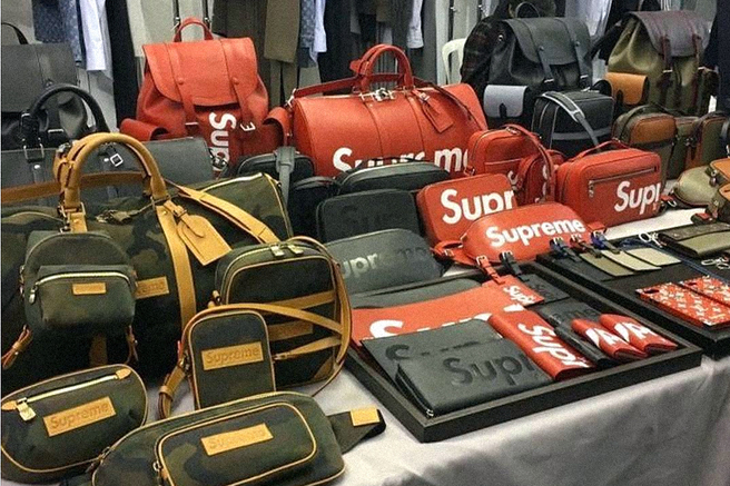 Louis Vuitton � Supreme �������-�� ������� ���������� ��������