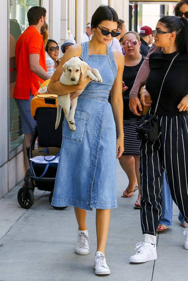 ������� ������� � �������� Stella McCartney, � ����� adidas Originals � � ����� Adam Selman x Le Specs �� ������ �� ����� ����� � ���-���������