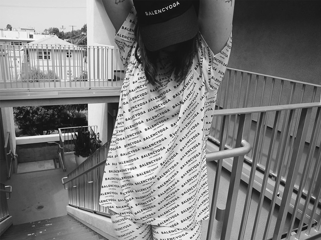 Balencyoga � ������ ����� Balenciaga