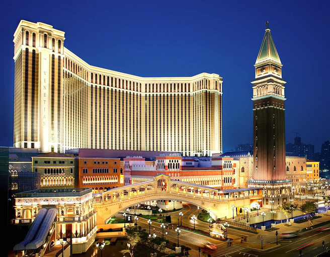 ����� �������� ��������� La Perla ������� � �����