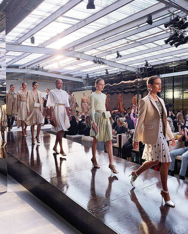 6 ������ � ������ Burberry � �������