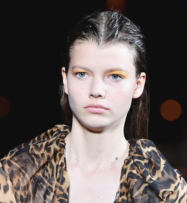 ������ ���� � ����������� ������ �� ������ Saint Laurent �����-���� 2019